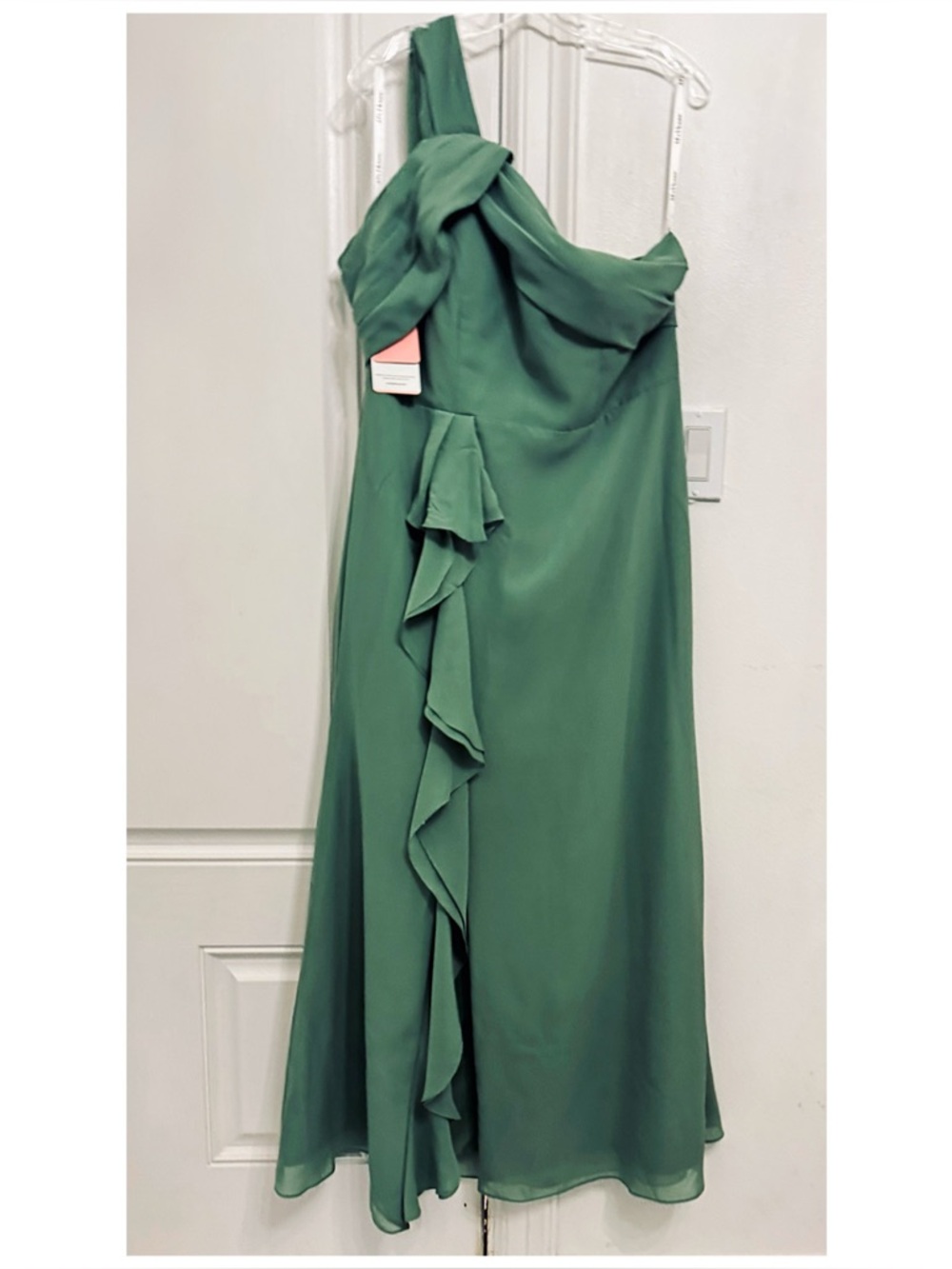 JJ’s House  formal one shoulder dress  in Green color